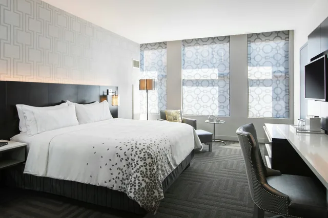 غرفة، Renaissance Cincinnati Downtown Hotel 1/2