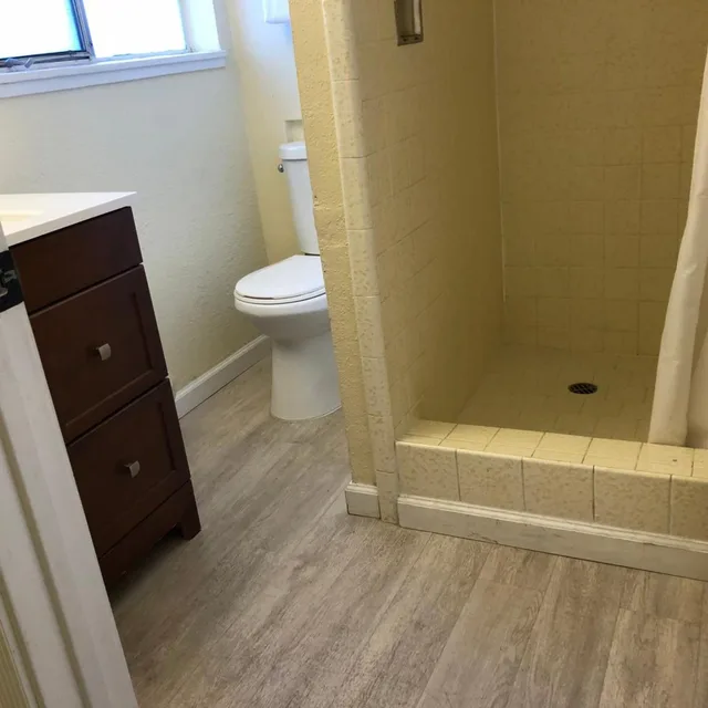 غرفة بسريرين كوين، Cedar Inn & Suites 4/6