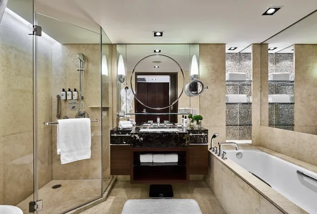 استوديو بزنس كلوب بسرير كينج، Portman Ritz Carlton 5/6