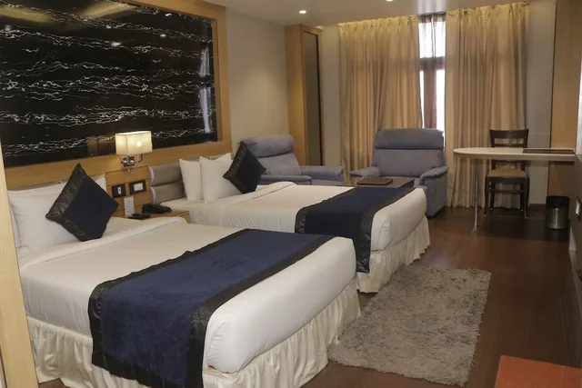 Premier, Twin Beds, The Grand Empire A Boutique Hotel 3/3