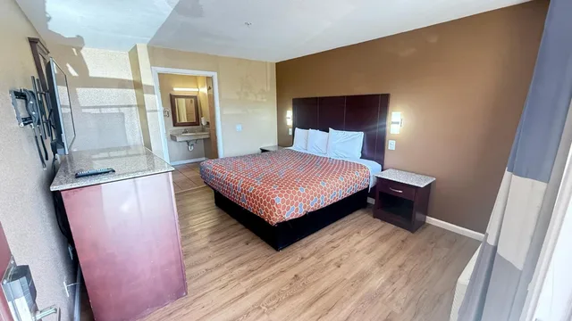 غرفة بسرير كينج لذوي الإعاقة، Valley Inn 1/2