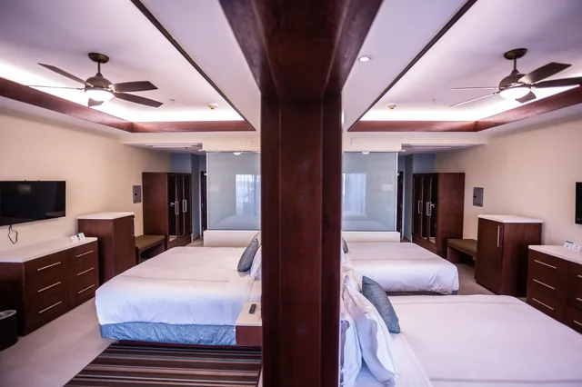 غرفة ديلوكس بسريرين كوين، Surfrider Resort Hotel 6/7