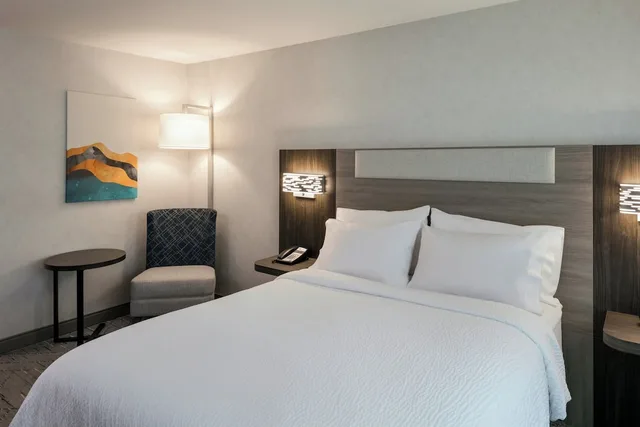 جناح بسرير كينج مع أريكة، Holiday Inn Express Corvallis-On The River 5/7