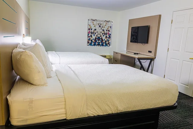 جناح بسريرين كينج مع أريكة، Baymont by Wyndham Port Wentworth 4/6