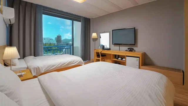 غرفة ديلوكس بسرير كوين وسرير فردي، Benikea Swiss Rosen Hotel 5/5