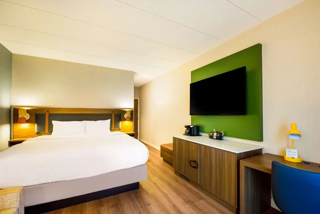 غرفة بسرير كينج مع أريكة، Sonesta Select Philadelphia Airport 6/9