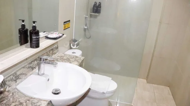غرفة ديلوكس بسريرين منفصلين، Pakons Prime Hotel 4/4