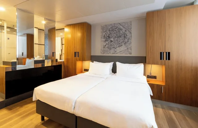 Nyx, Suite, Triple, Double Bed، NYX Hotel Erfurt by Leonardo Hotels 2/3