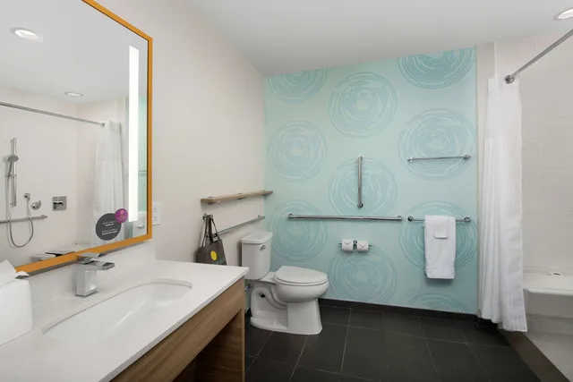 غرفة قياسية بسريرين كوين لذوي الإعاقة، Tru by Hilton Miami West Brickell 3/4