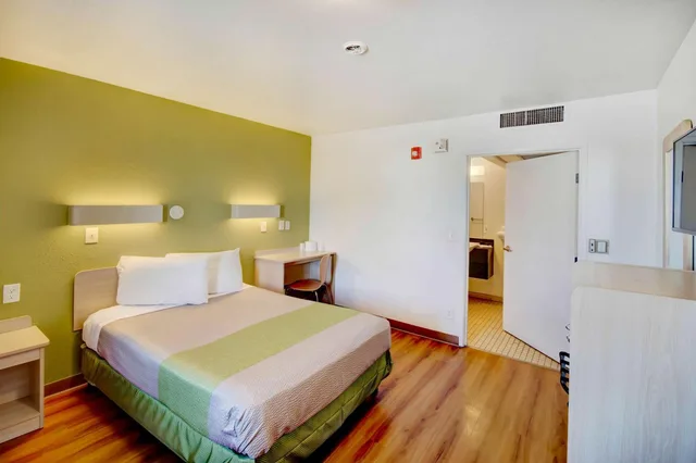 غرفة بسرير كوين لذوي الإعاقة لذوي الإعاقة، Motel6 Douglas, AZ 6/9