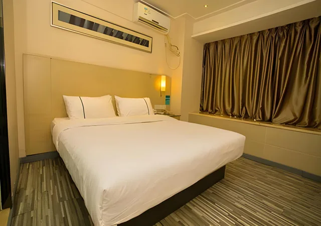 Standard, Queen Bed, City Comfort Inn Wuhan Jiangxia 2/3