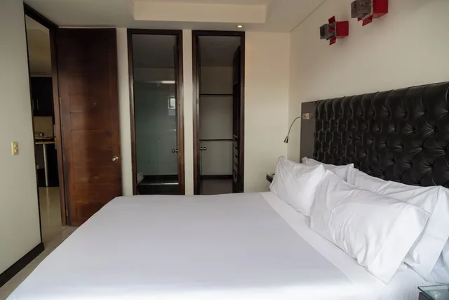 1 Bedroom, Family Suite, King Bed, 2 Murphy Beds, Kitchen، 104 Art Suites 2/4