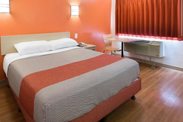 غرفة بسرير مزدوج لذوي الإعاقة، Motel6 Mcallen, TX 10/10