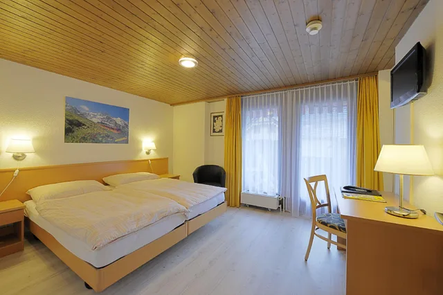 غرفة قياسية بسرير فردي بشرفة، Rossli Hotel 1/2