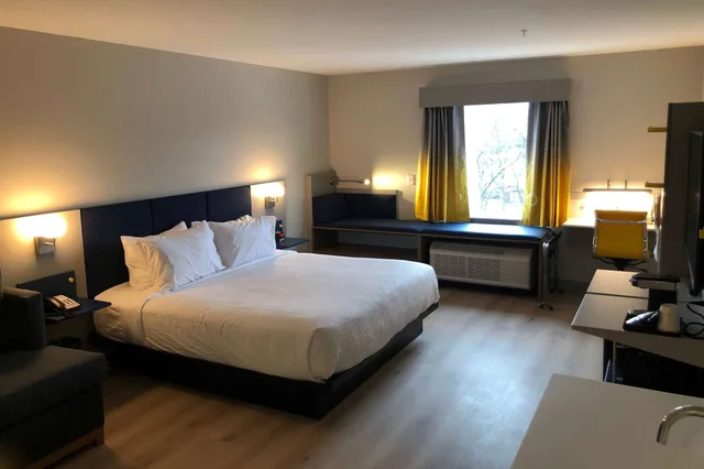 جناح بسرير كينج، Microtel Inn and Suites by Wyndham Hot Springs 1/1