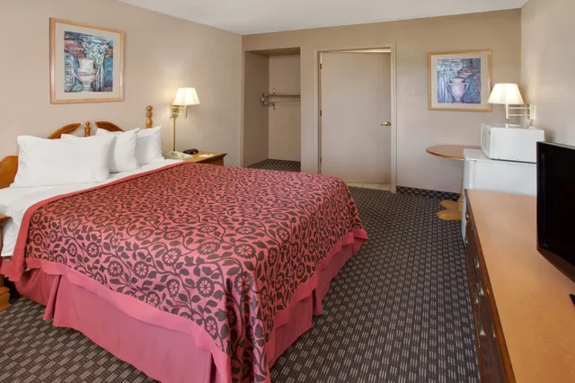غرفة بسرير كينج لذوي الإعاقة، Days Inn and Suites By Wyndham Kokomo 3/5