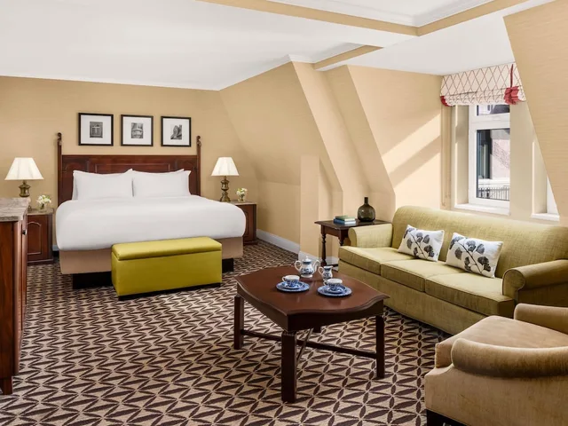 غرفة ديلوكس بسرير كينج مع أريكة، Fairmont Le Manoir Richelieu 3/4