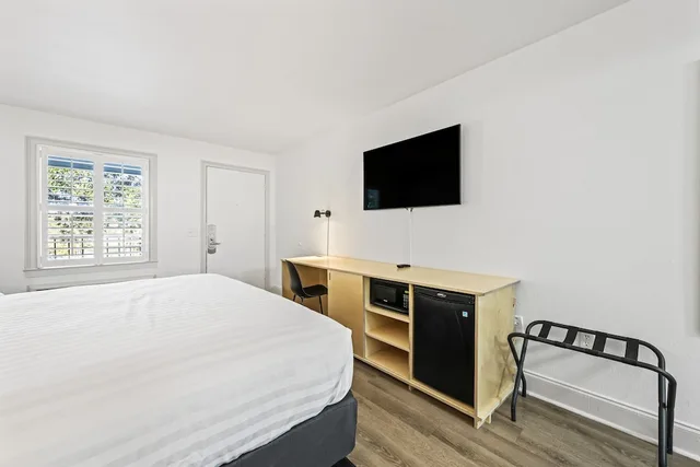 Room, King Bed, Pet Friendly, Charleston Creekside Inn 1/4