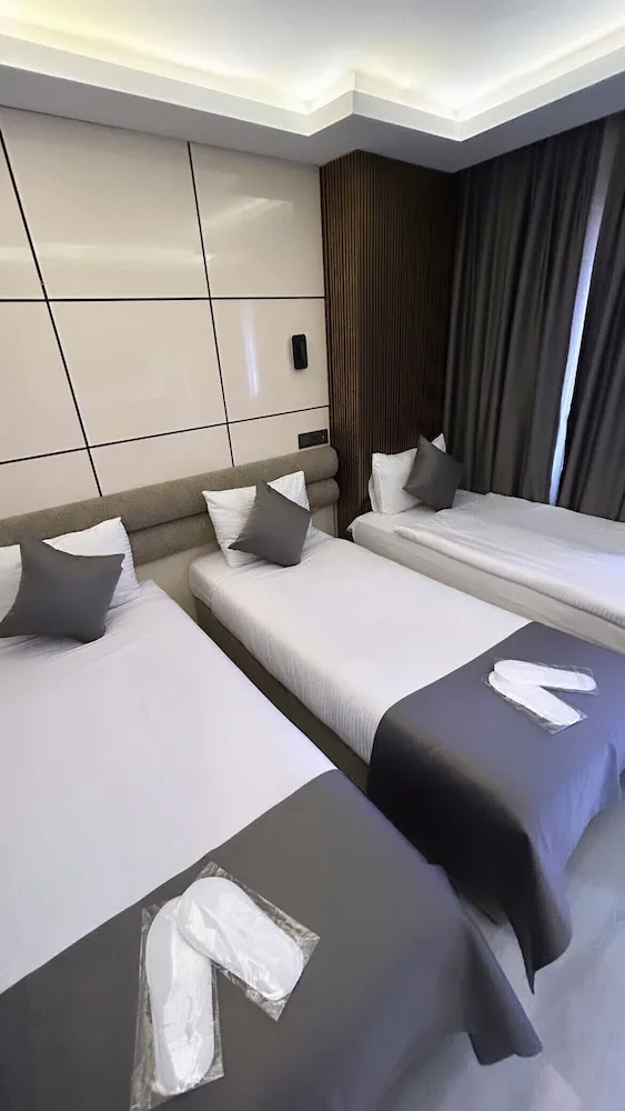 غرفة قياسية ثلاثية بثلاثة أسرّة بشرفة، Amara Old City Hotel and Spa 3/10
