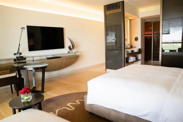 Room, King Bed, Golf Course View, Park Hyatt Abu Dhabi Hotel & Villa - Saadiyat island 6/9