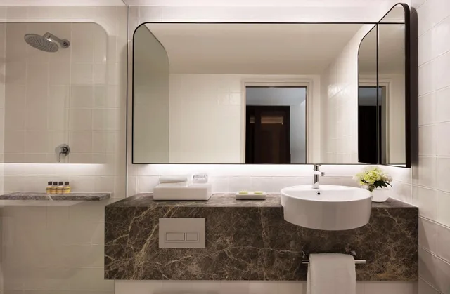 غرفة بسرير كينج بإطلالة على المرفأ في طابق مرتفع، HYATT REGENCY SYDNEY 8/8