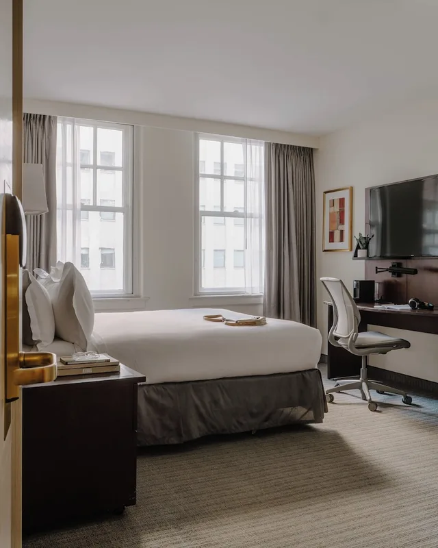 غرفة قياسية بسرير كوين، Club Quarters Hotel Downton Houston 1/8