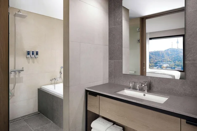 غرفة بريميير ثلاثية بإطلالة على المدينة، Four Points by Sheraton Josun, Seoul Myeongdong 3/4