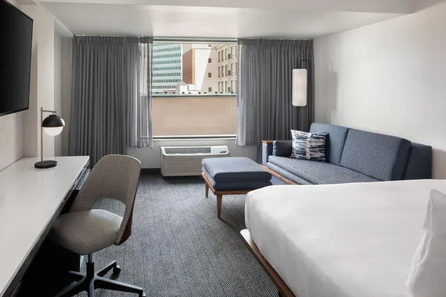 غرفة بسرير كينج، Courtyard By Marriott Stamford Downtown 1/4
