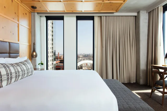 غرفة بسرير كينج، Limelight Hotel Denver 1/3