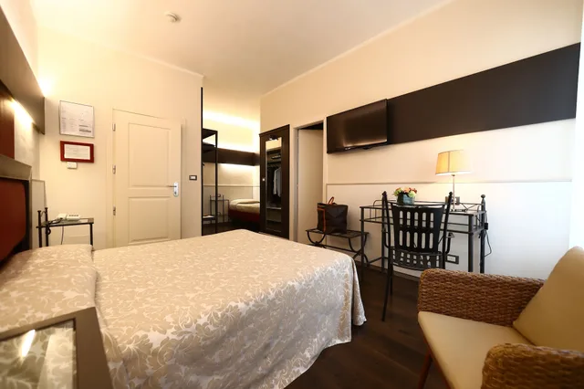 غرفة عائلية بسرير فردي مع أريكة، Hotel Italia 6/10
