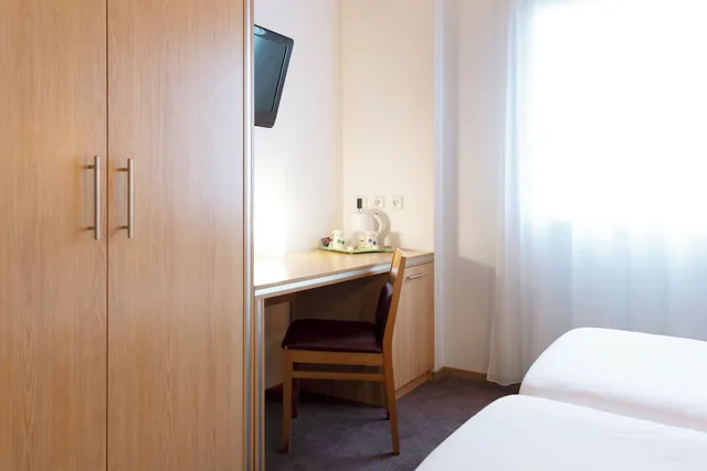 Standard, Twin Beds, Hotel Campanile Metz Nord - Talange 6/10