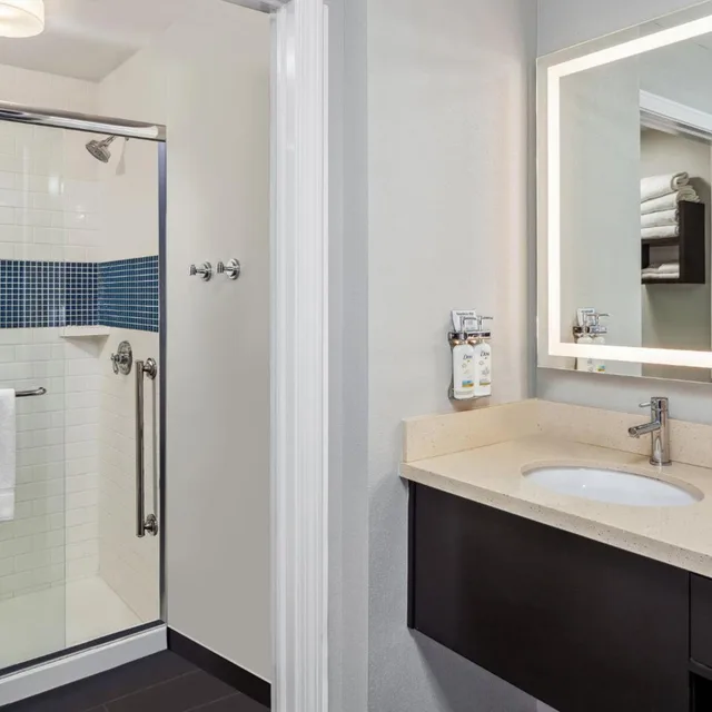 Studio, Suite, Staybridge Suites Albany Wolf Rd Colonie Center 4/5
