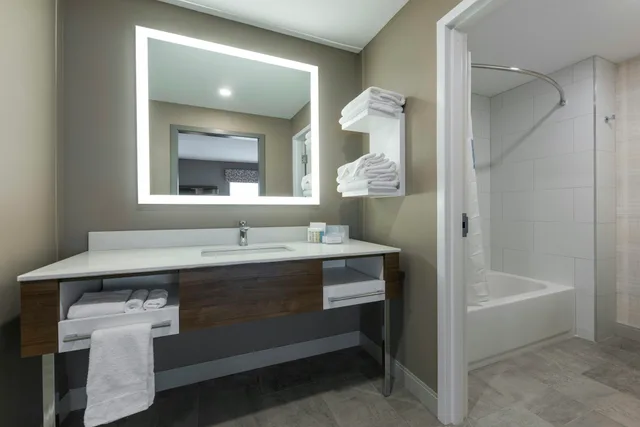 جناح استوديو بسريرين كوين، Hampton Inn and Suites Charlottetown 2/4