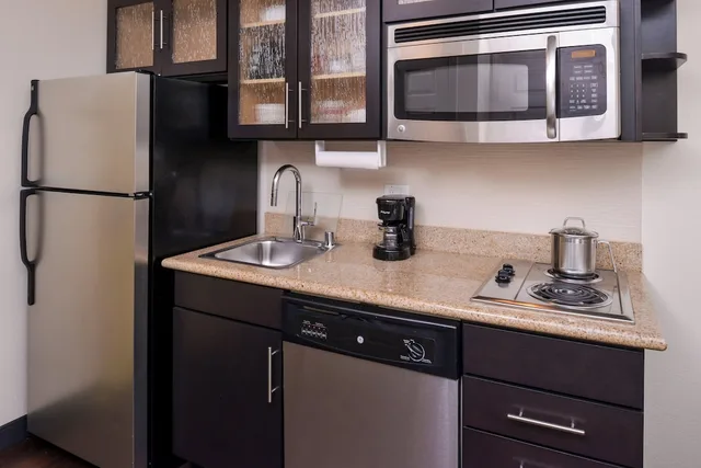 غرفة قياسية بسرير كوين، Candlewood Suites Paducah 7/7