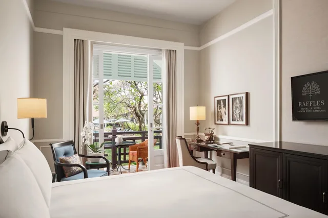 State, Twin Beds, Pool View, Raffles Hotel Le Royal 7/10
