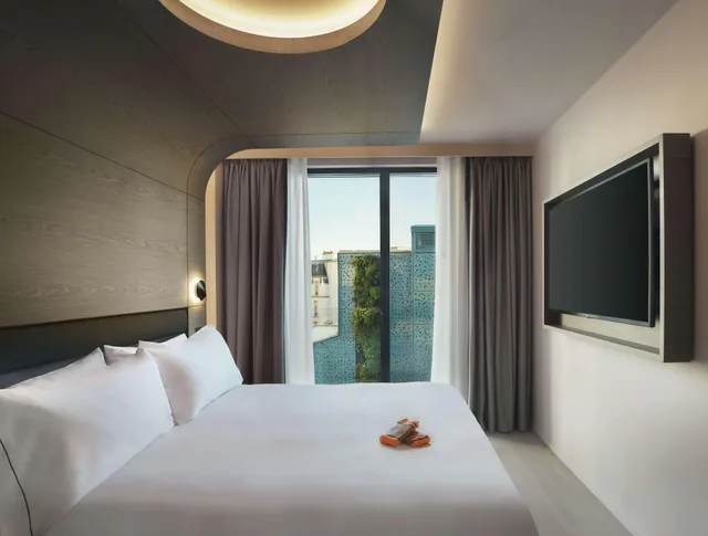 غرفة بريميوم بسرير مزدوج، Canopy by Hilton Paris Eiffel Tower 1/7