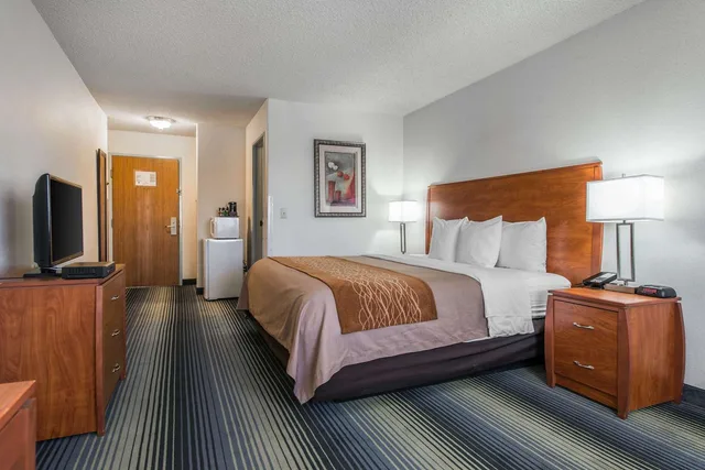 Room, King Bed, Accessible, Quality Inn Denver Westminster 2/4