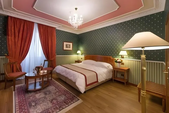 غرفة قياسية ثلاثية بسرير كوين وسرير فردي، Strozzi Palace Hotel 3/10