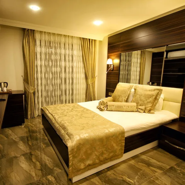 غرفة ثلاثية، Venus Suite Hotel 3/10