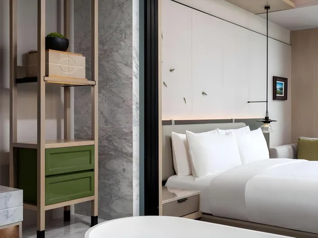 غرفة بسرير كينج بإطلالة على المدينة في طابق مرتفع، Liyang Marriott Hotel 3/3