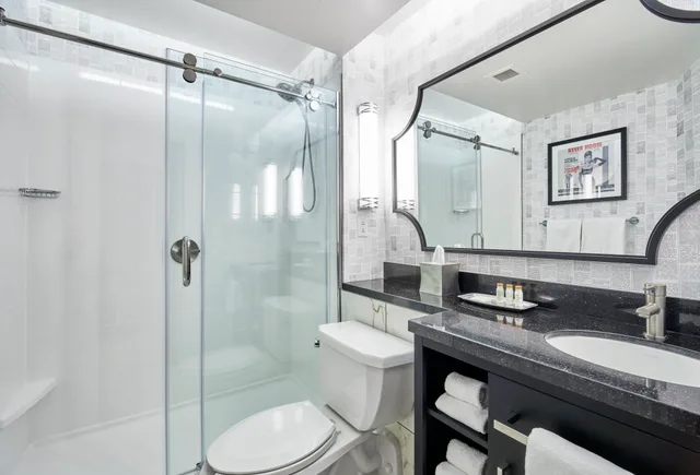 غرفة قياسية بسريرين مزدوجين، Hotel Indigo Cleveland Downtown 4/5