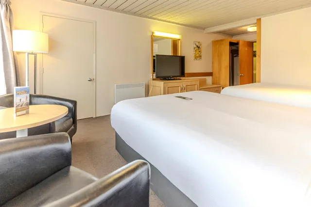 Standard, 2 Double Beds, Kingsgate Hotel Te Anau 2/3