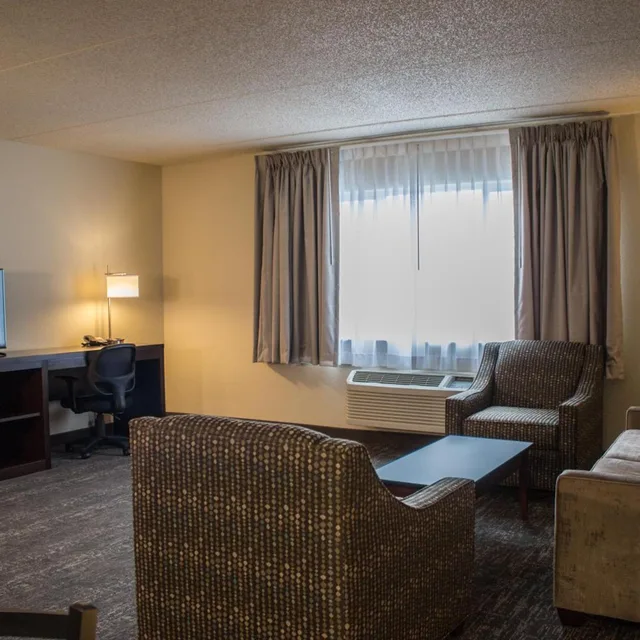 2 Rooms, Deluxe, Suite, King Bed, Cobblestone Suites Oshkosh 5/5