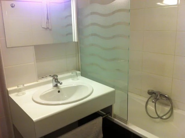 غرفة بسريرين منفصلين، Hotel Du Sud Vieux Port 10/10