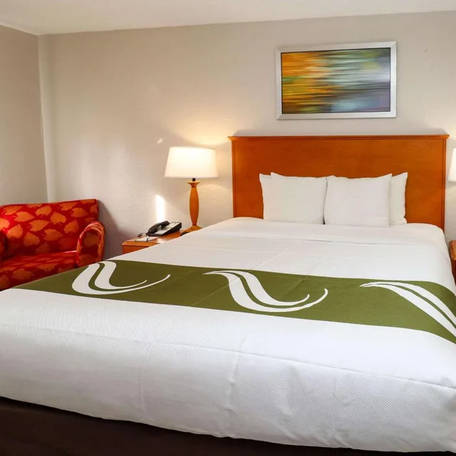 Room, King Bed, Bathtub, Quality Inn Miami Airport - Doral 3/9