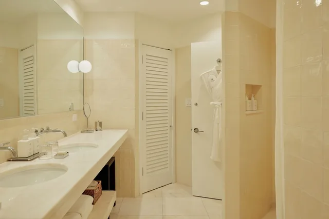 جناح ديلوكس بسريرين مزدوجين بإطلالة على البحر بغرفة نوم واحدة، Palm Heights 5/5