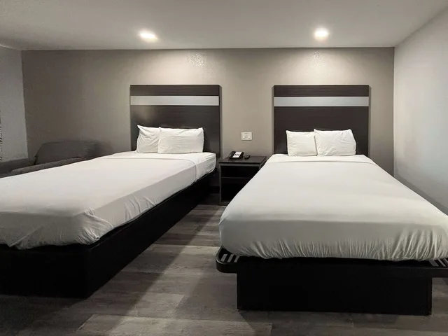 غرفة ديلوكس بسريرين كوين للمدخنين، Motel6 La Porte, TX 4/6