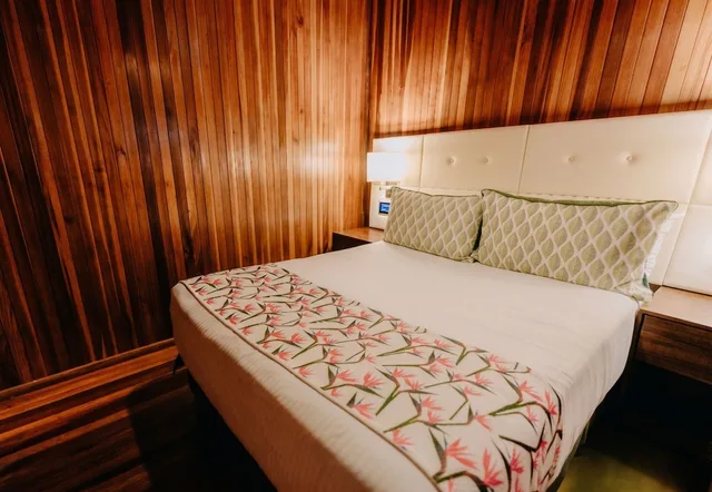 Family Suite, Heliconia 6/10