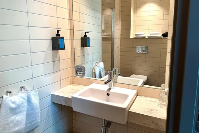 غرفة قياسية بسريرين منفصلين مع أريكة، Comfort Hotel Malmo 3/4