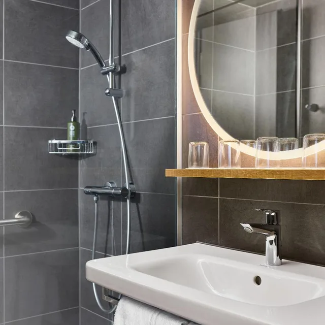 Room, Quadruple, H2 Hotel Saarbrucken 7/10